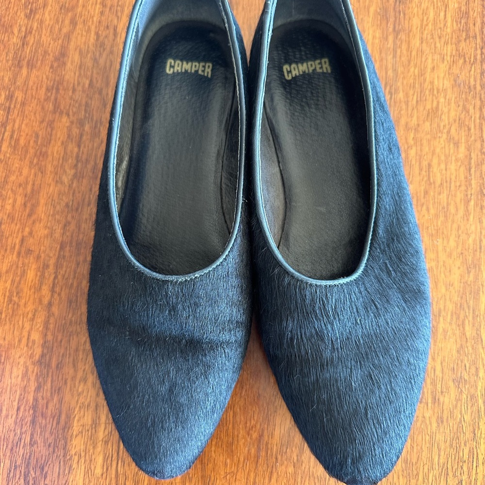Black Camper Flats in Black cow hair